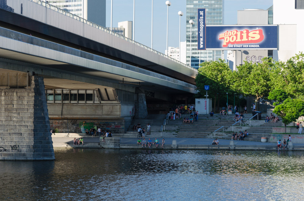 Reichsbrücke Uno-City Schönwetter