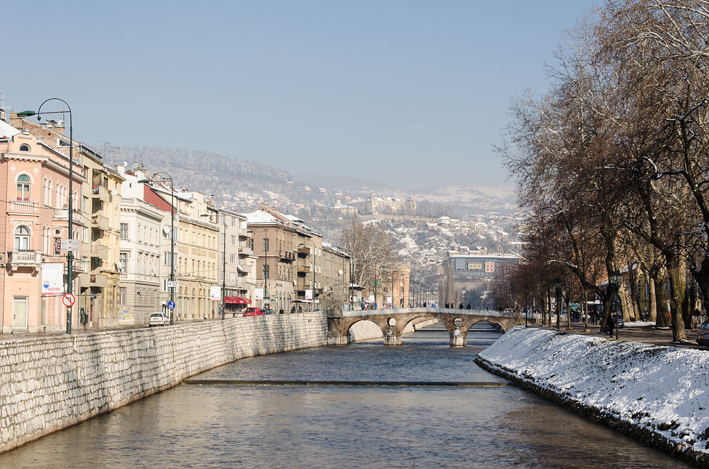 Fluss Miljacka und Lateinerbrücke